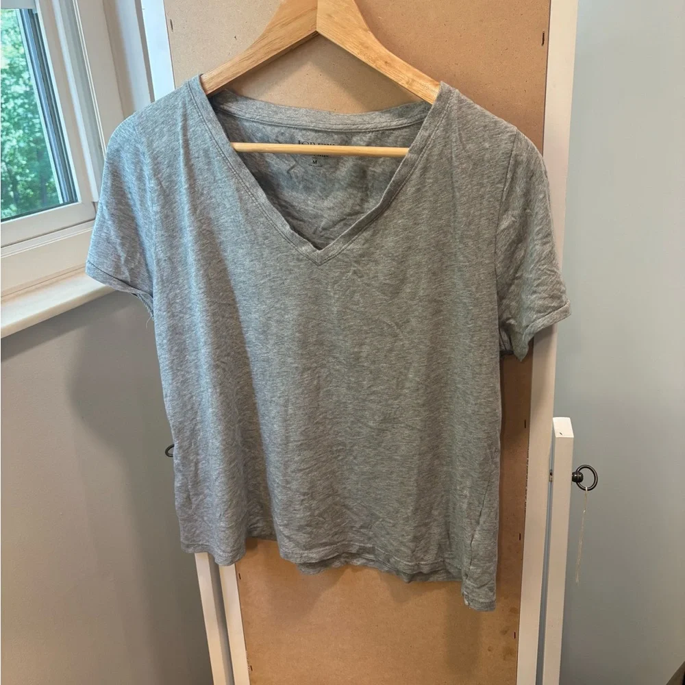 Women's V-Neck Short Sleeve Tee - Gray